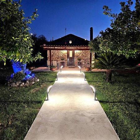 Patras Stonehouse With Large Yard - Πέτρινο Σπίτι Με Αυλή Villa Paralía Екстериор снимка