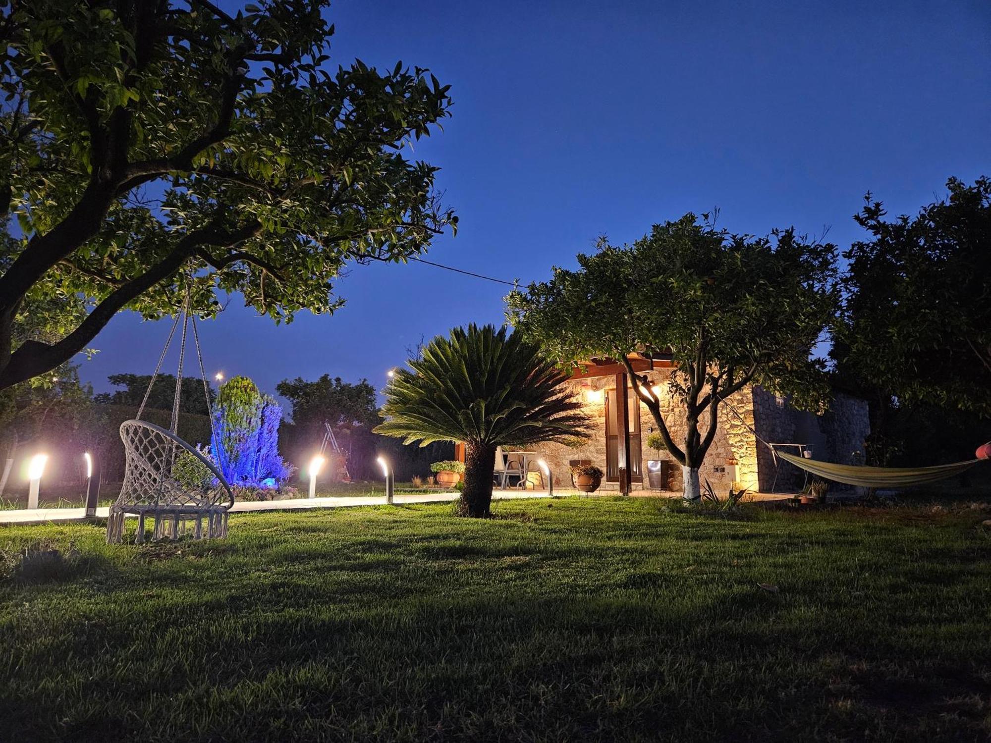 Patras Stonehouse With Large Yard - Πέτρινο Σπίτι Με Αυλή Villa Paralía Екстериор снимка